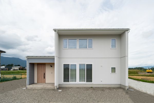 安曇野へ移住した子育て世帯の安曇野の風景をめっちゃ楽しむおうち | ココチエ一級建築士事務所